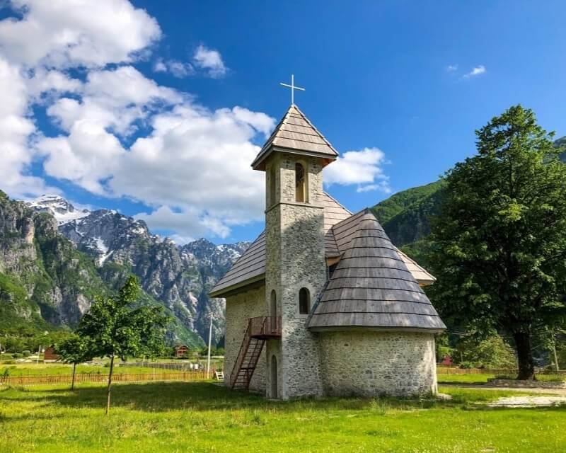 Liqeni i Komanit peizazh